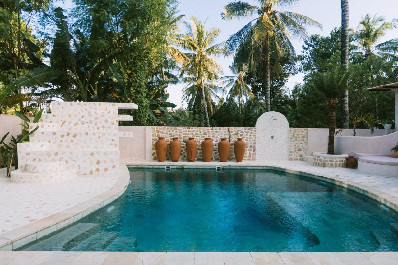 Отель Tiu Oasis Lombok Kuta  Экстерьер фото