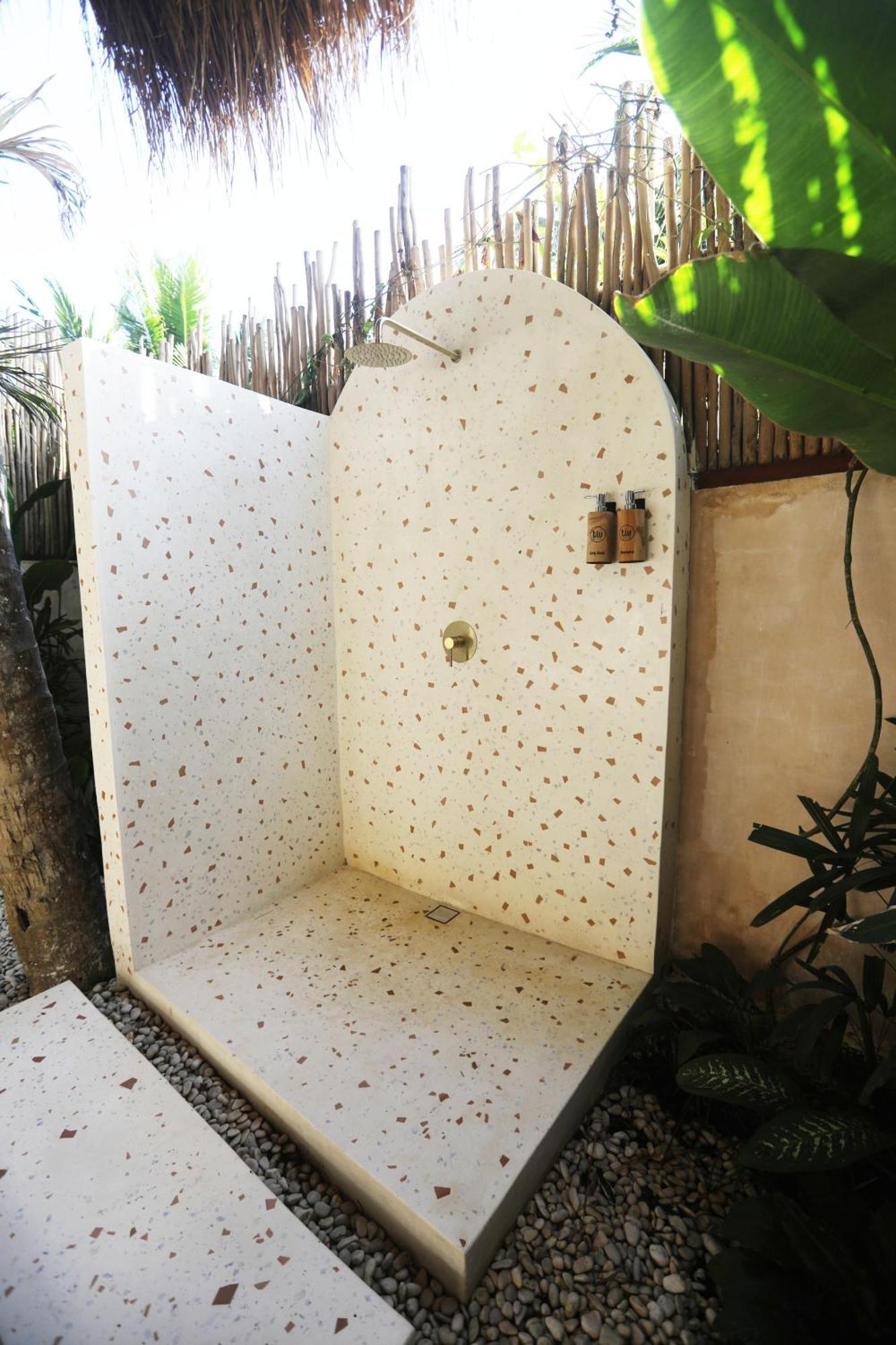 Отель Tiu Oasis Lombok Kuta  Экстерьер фото